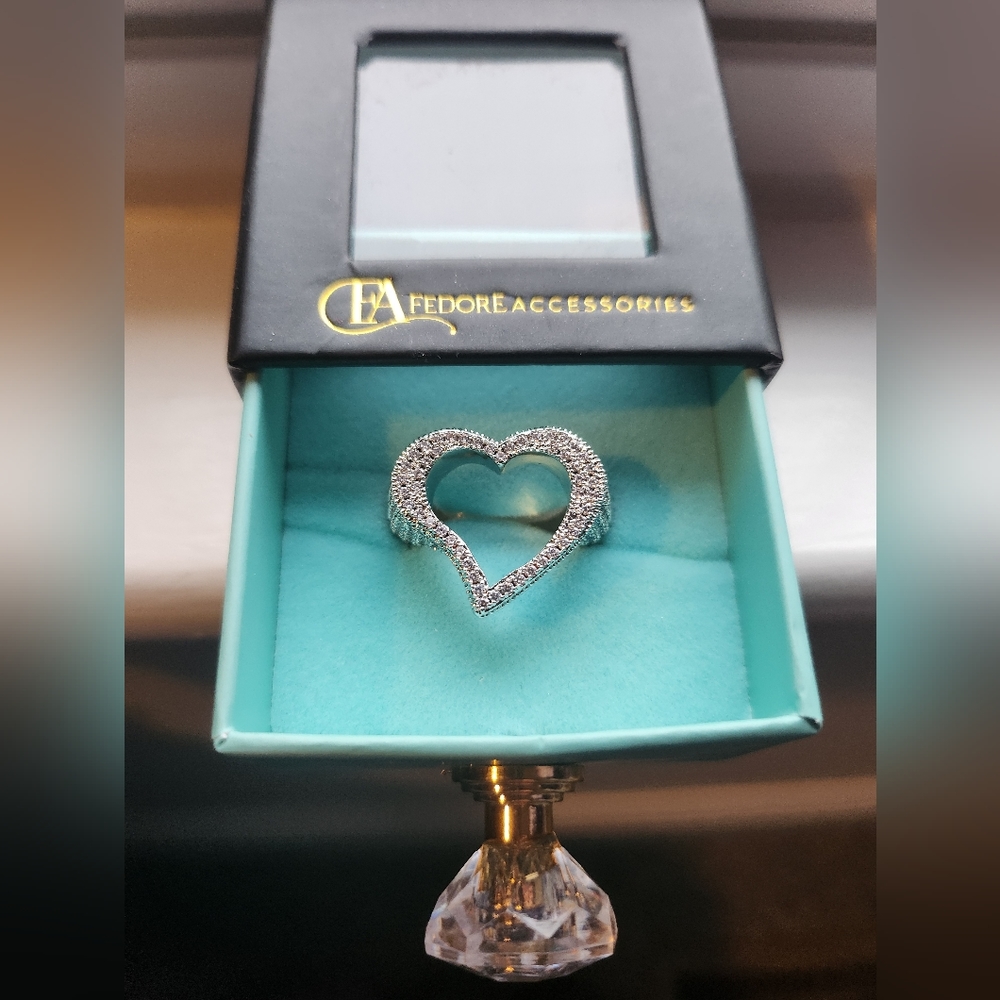 Open heart ring sz 8